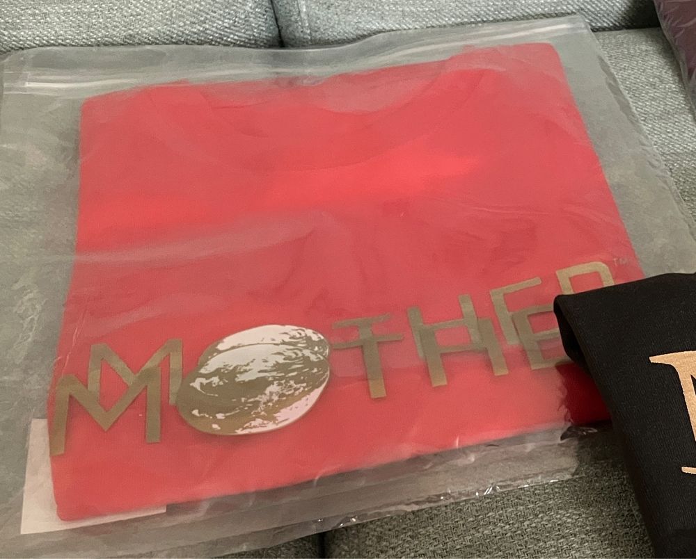 MOTHERシャツ MOTHERのイメージカラーて赤色だったけどプレイ済みだと黒のイメージ強い人多いのかな