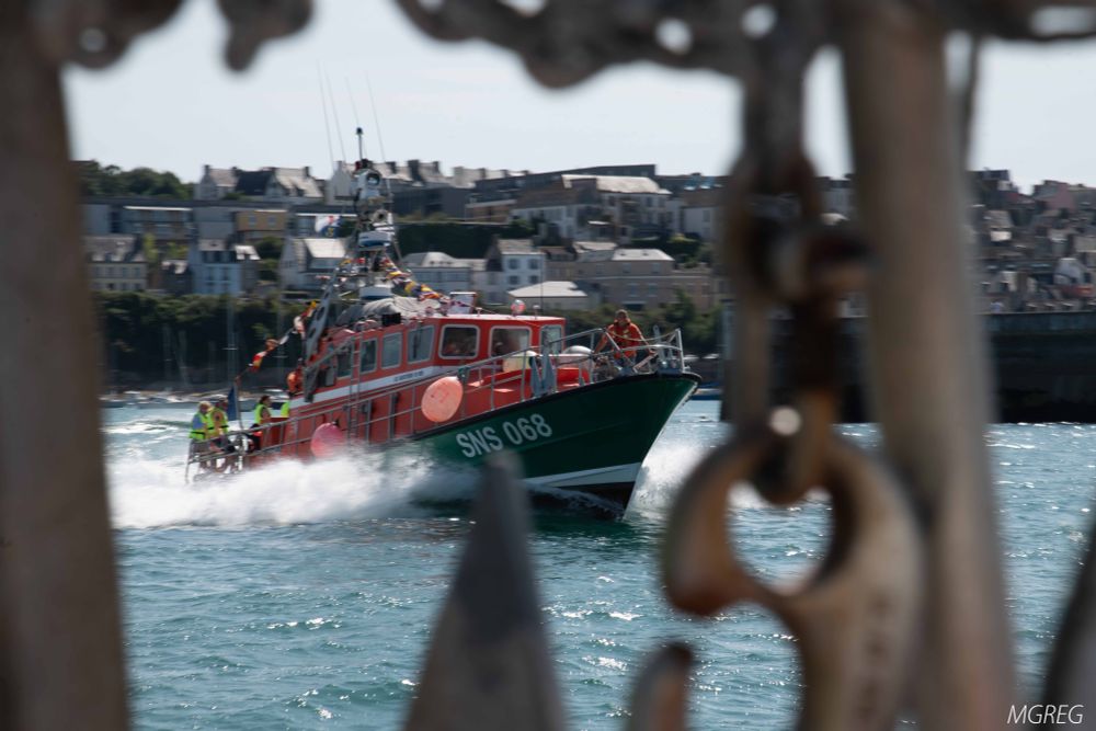 Vedette en sortie de port