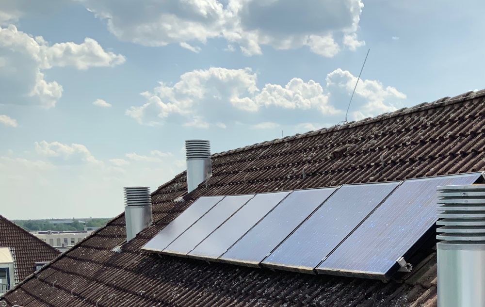 Dach mit Solaranlage