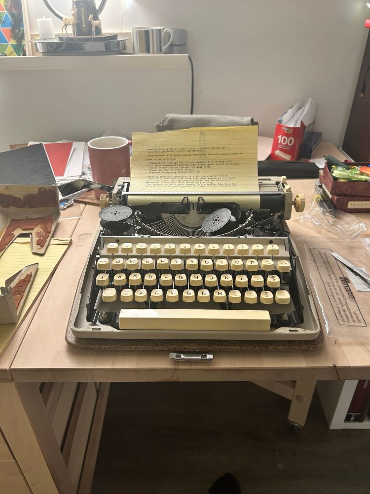 A Maritsa 12 typewriter with its cover off