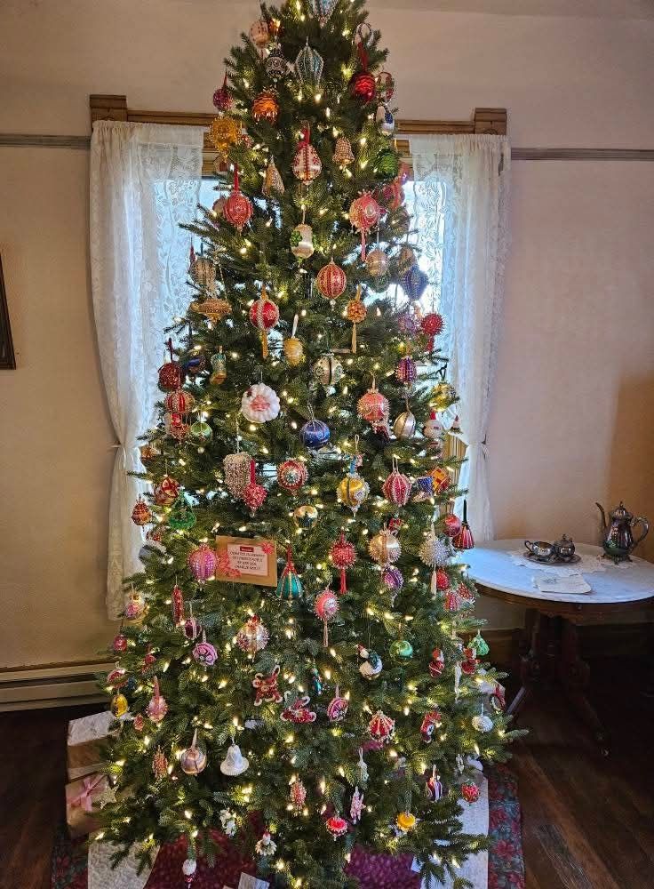 Decorated Christmas tree.