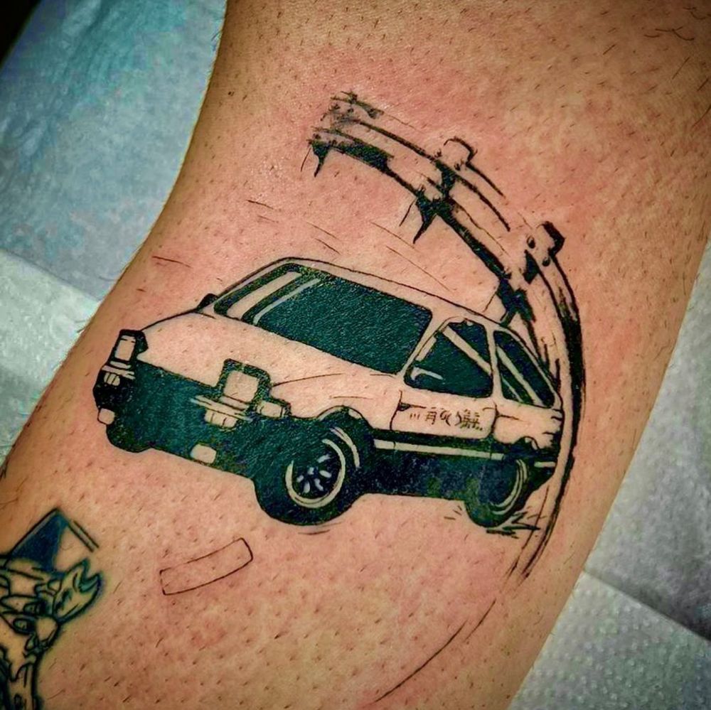 Minha tatuagem do Toyota Corolla Sprinter Trueno AE 86 do anime Initial D.
