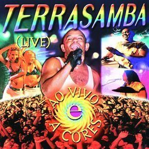 Foto do encarte do disco "Terra Samba (live) ao vivo e a cores"

Tem uma plateia embaixo, ao lado esquerdo em cima duas dançarinas loiras, ao centro o vocalista e ao lado direito dois músicos 

É uma capa visualmente poluída, mas o disco é perfeito