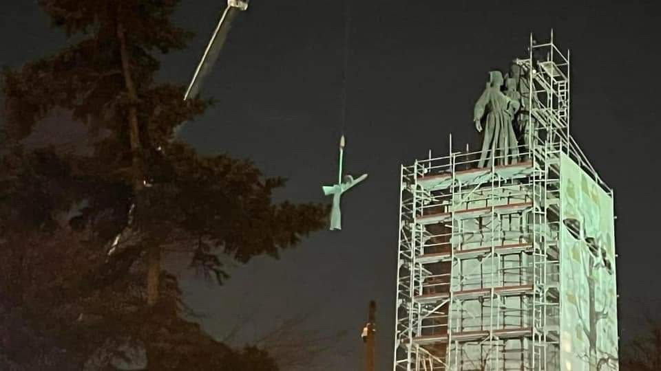 Dismantling a memorial of the russian army in capital city Sofia.