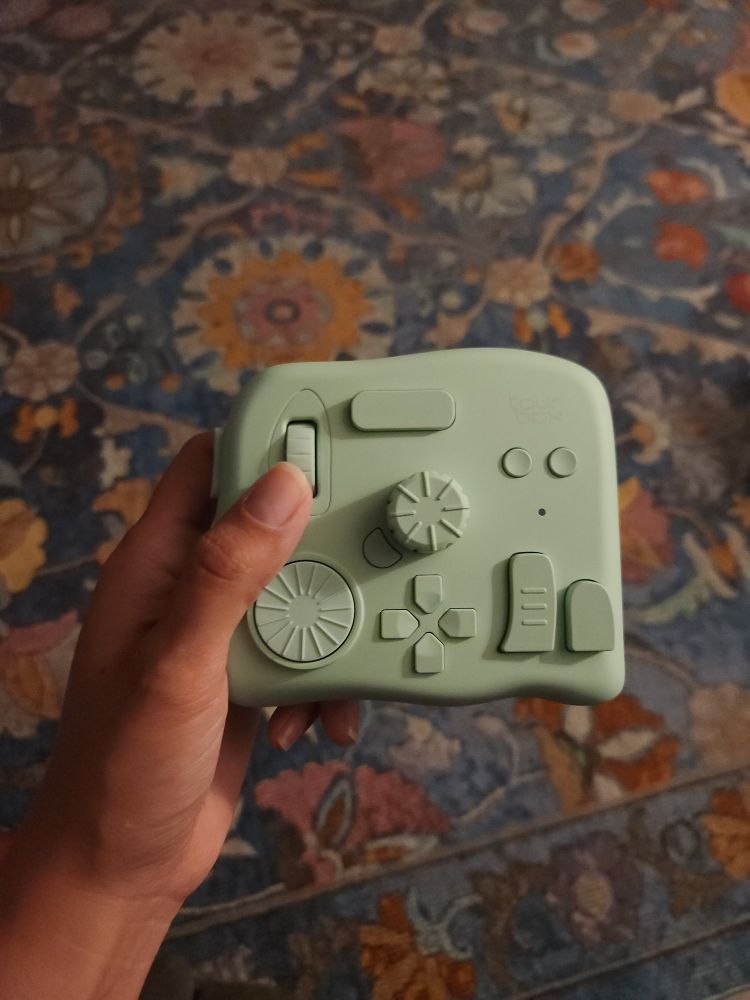 Photo of a Tourbox Elite, an ergonomic controller, in the color Mint