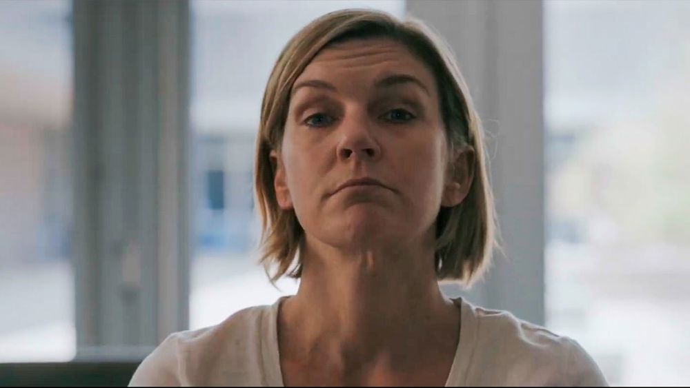 Carol en Pluribus, pidiendo una bomba atómica