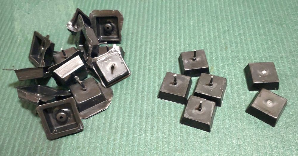 自作の射出成形部品、チロルチョコの包み紙を保存