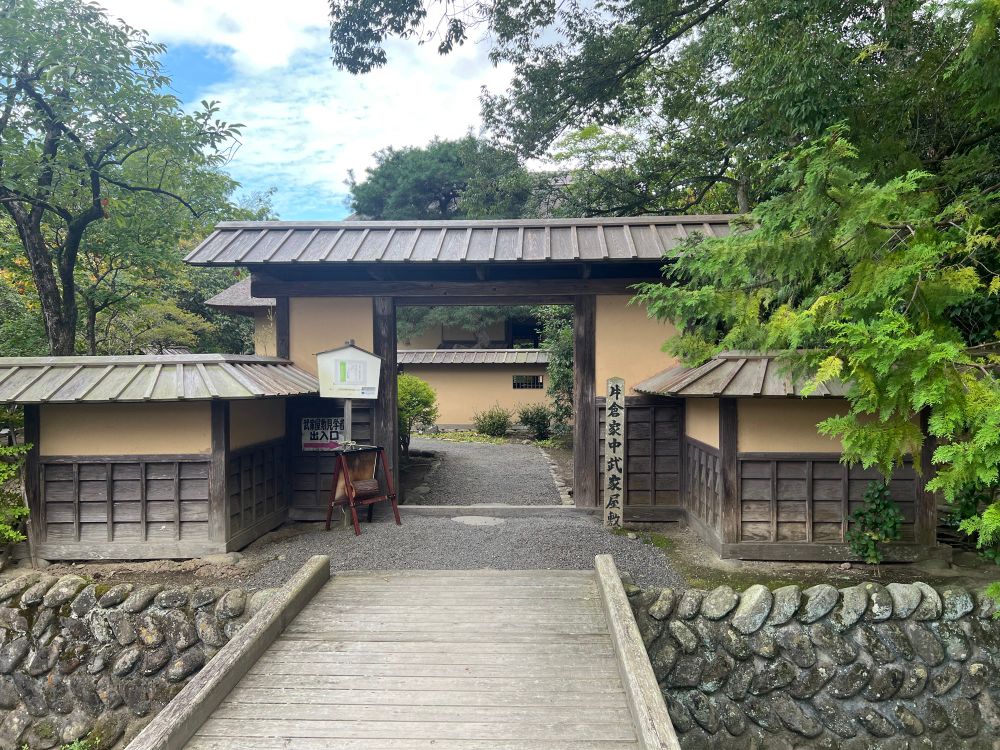 仙台藩支藩の白石領中級武士の武家屋敷。
現代の一般家庭くらいの居住性。
武士とは凡そこれくらいかと思ってた。
なかなか風情あり。