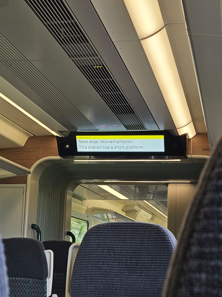 Passenger information system advising that Wolverhampton has a short platform. All through platforms can accommodate 12 coaches so this five coach train can quite comfortably fit on it!