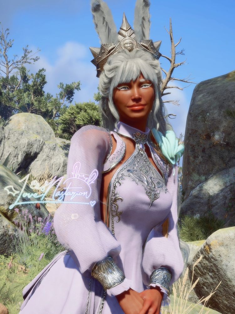 Her Highness stands very demure. 😌