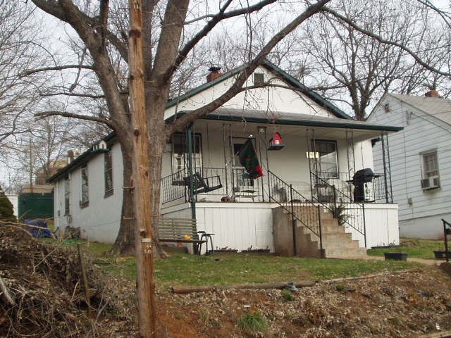 Photo of 911 BOLLING AVE from GIS database.