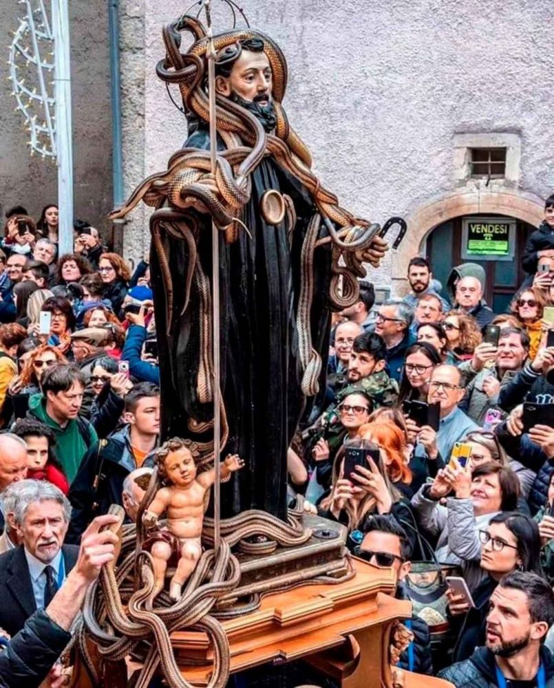 Festa dei serpari: o santo coberto de cobras em Abruzzo - Italica