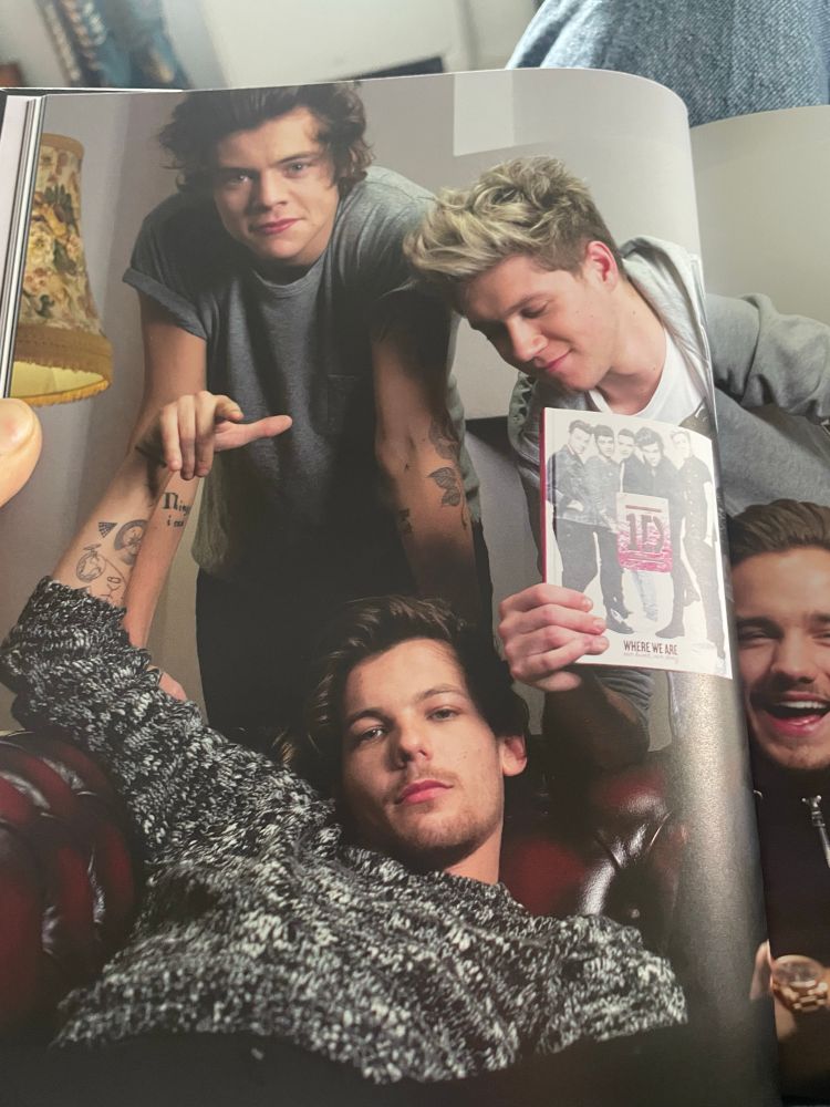 pic of one direction hanging out