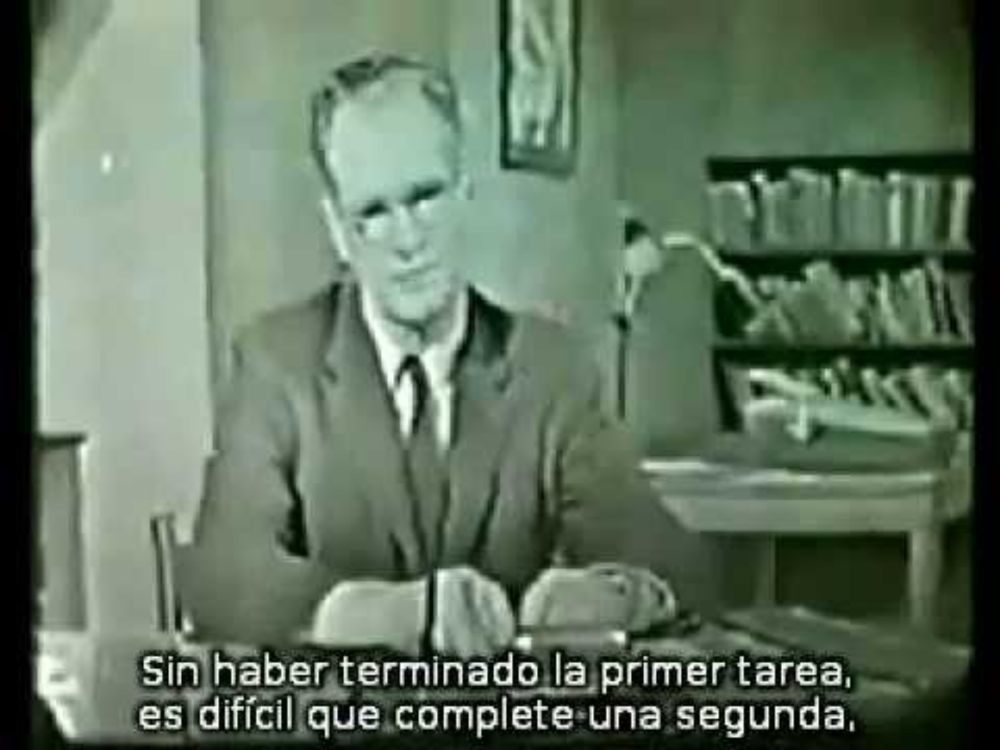 La máquina de enseñar de SKINNER. Subtitulado