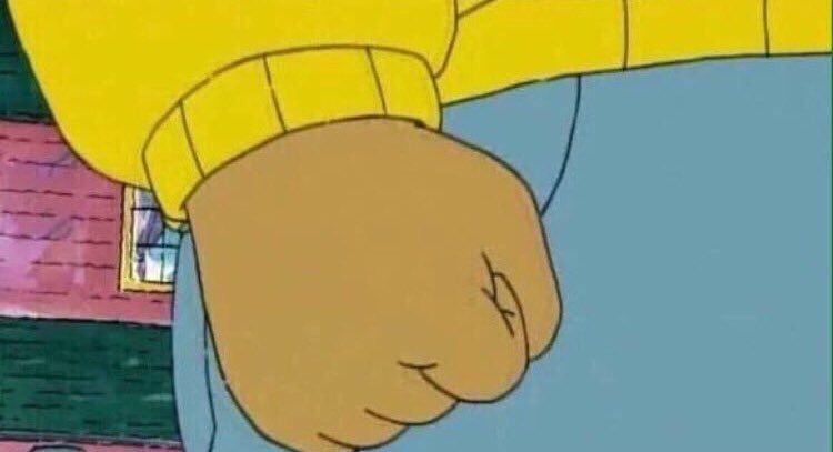 Meme "angry Arthur" ou l'on voit la main du personnage de dessin animé Arthur fermée en un poing.