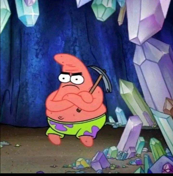 Patrick l'étoile de mer qui boude dans un e mine de cristaux. Il tient une pioche dans ses mains