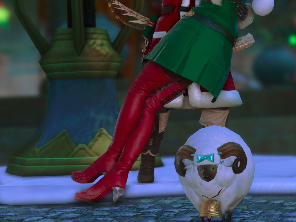 A karakul lamb (Lambert) facing the camera. Behind him, a male shetona (Erenville) is dipping a male au ra (Cei) backwards in his arms.