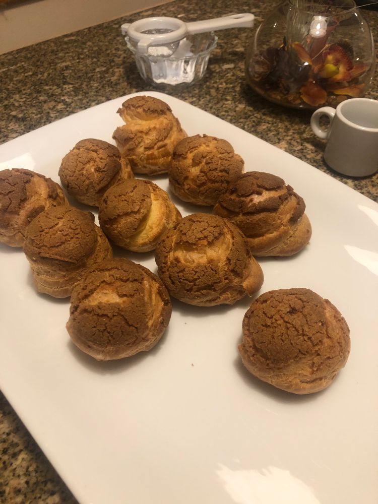 More craquelin choux pastries without powdered sugar, 10 of them