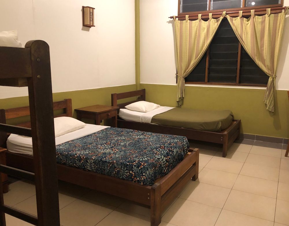 b&bの室内、シングルベッド2台