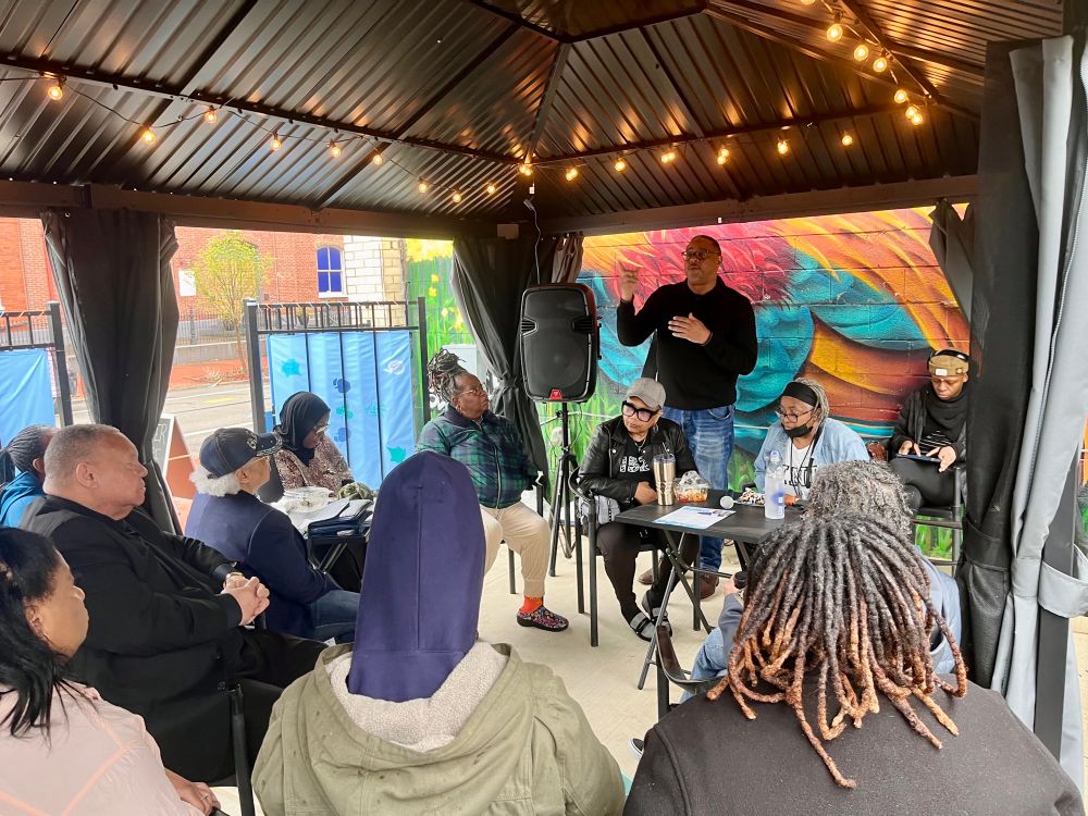 Me talking to Northsiders at the freeman farm