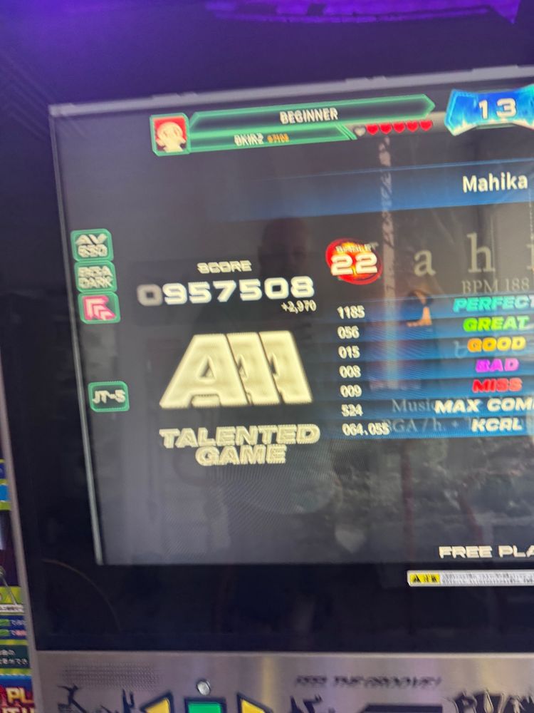 Pump Phoenix score screen for Mahika S22: 957508 (AAA, Talented Game) with a judgement breakdown of 1185/56/15/8/9.