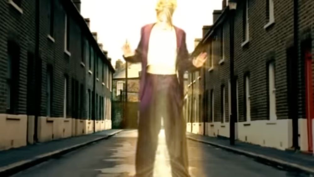 Billie Piper materialising in the video for Because We Want To.