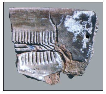 Fragmento de vaso campaniforme encontrado en Los Millares que se interpreta como la proa de un barco.
Fuente: Guía del Yacimiento. 