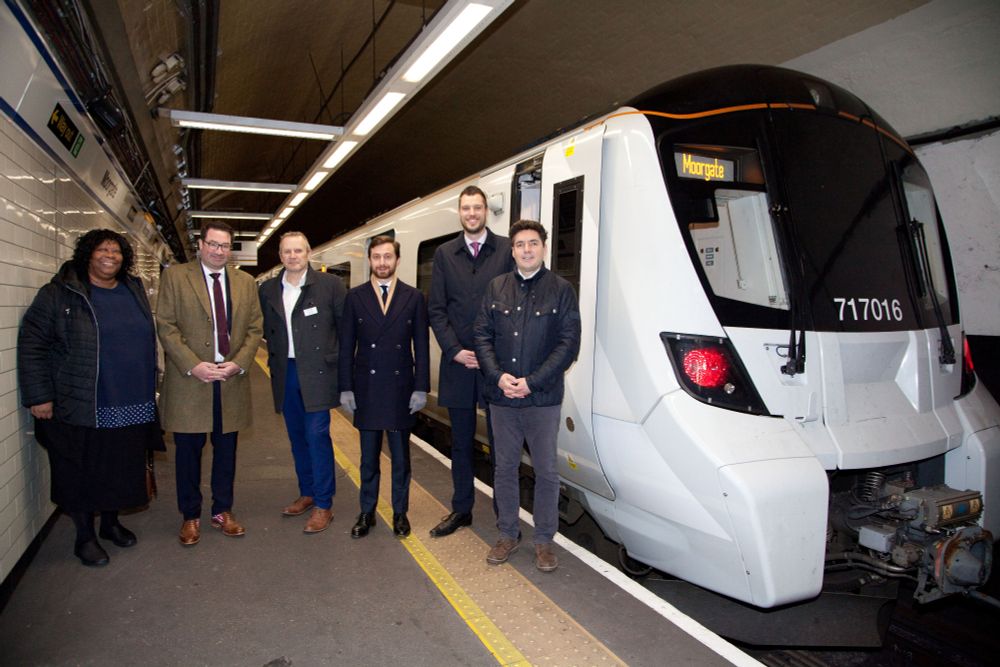 (LtoR) Jennifer Elevique (DfT); Ben Lane (Siemens Mobility); Keith Jipps (GTR), Toufic Machnouk (NR), Ed Akers (NR), Huw Merriman

Photo by Govia Thameslink Railway