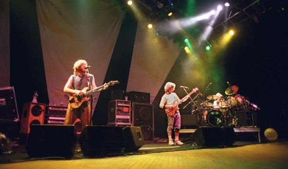 Phish on stage 4 across