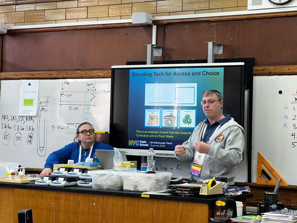 2 teachers with pictures symbols. 