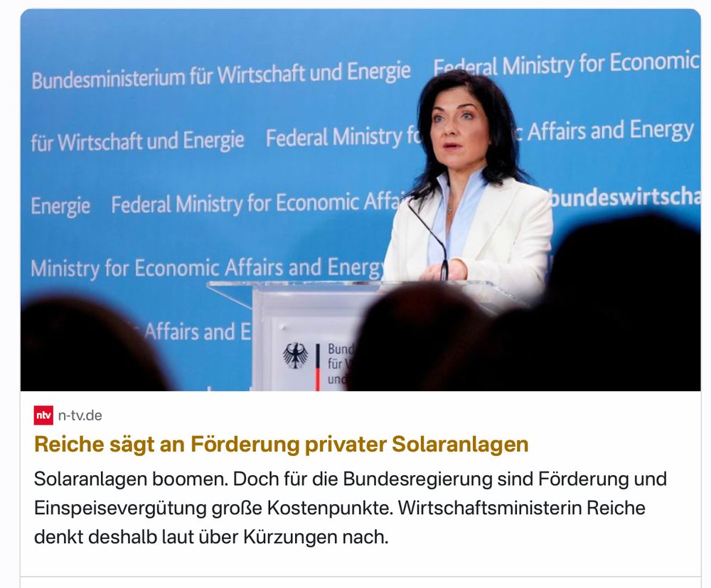 
n-tv.de
Reiche sägt an Förderung privater Solaranlagen
Solaranlagen boomen. Doch für die Bundesregierung sind Förderung und Einspeisevergütung große Kostenpunkte. Wirtschaftsministerin Reiche denkt deshalb laut über Kürzungen nach.