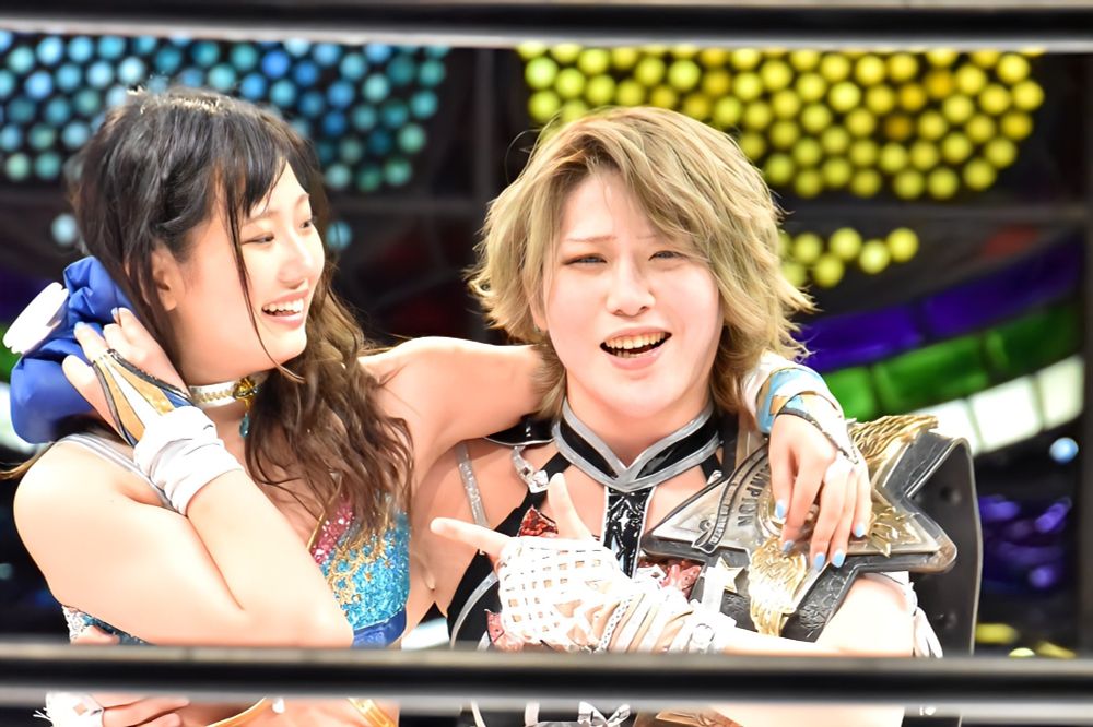 Professional wrestlers Utami Hayashishita and Miyu Amasaki 