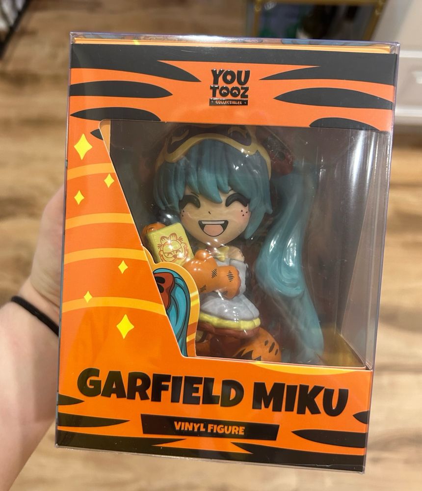 Garfield Hatsune Miku Yootooz figure