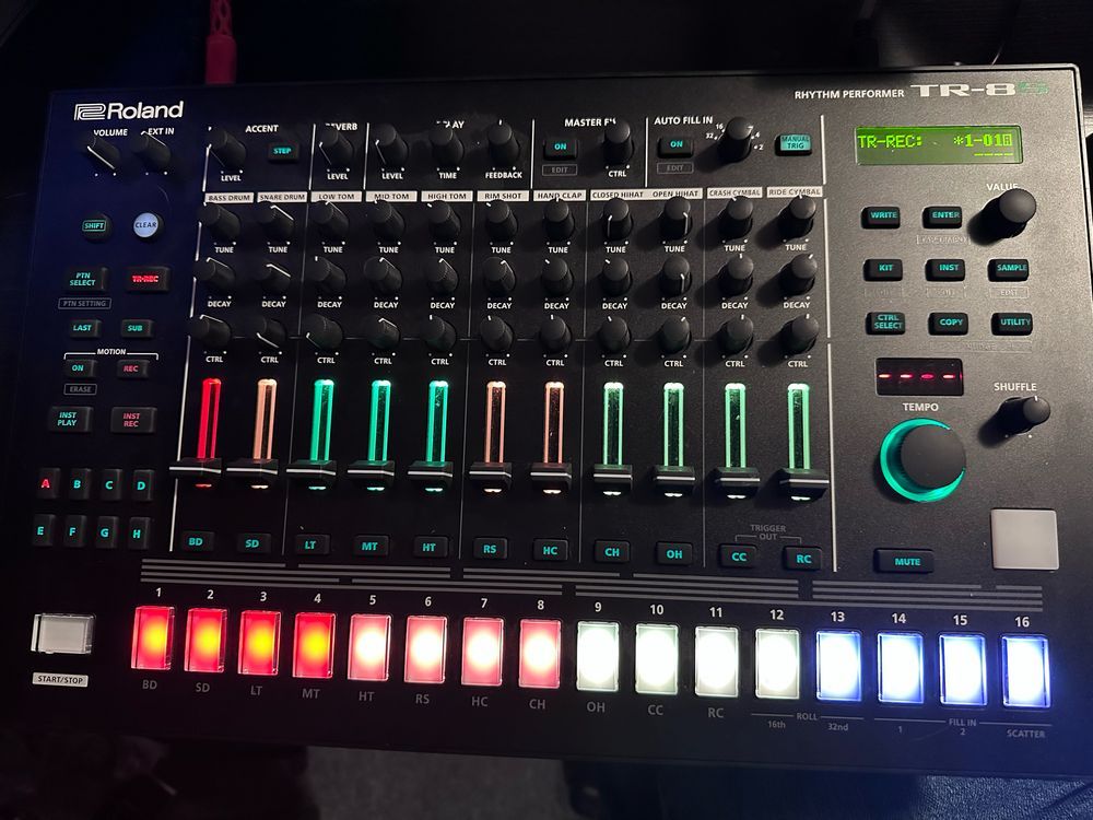 Roland TR8s