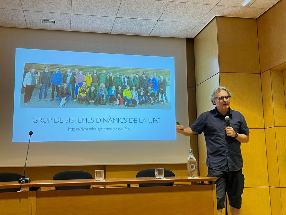 Victor Mañosa presenting the research group