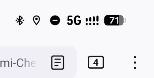 Screenshot der oberen Symbolleiste unter Android 16, man erkennt folgende Symbole: Bluetooth, Standort, "Bitte nicht stören"-Modus, "5G", etwas das aussieht wie vier immer größer werdende Ausrufezeichen nebeneinander, Batterie mit der Zahl 71. 