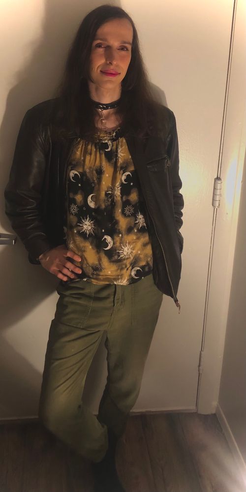 Some weird woman’s photo for a internet trend