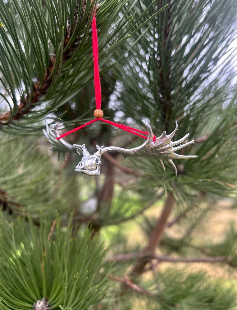 Megaloceros tree ornament. ZBrush sculpt, resin print.