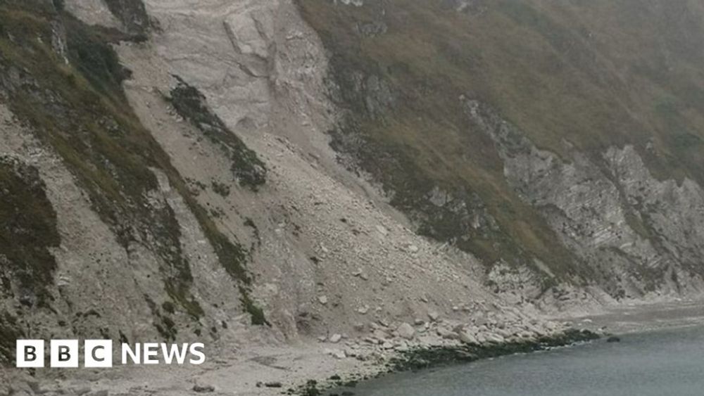 Lulworth Cove: Rangers' warning after boulders fall from cliff