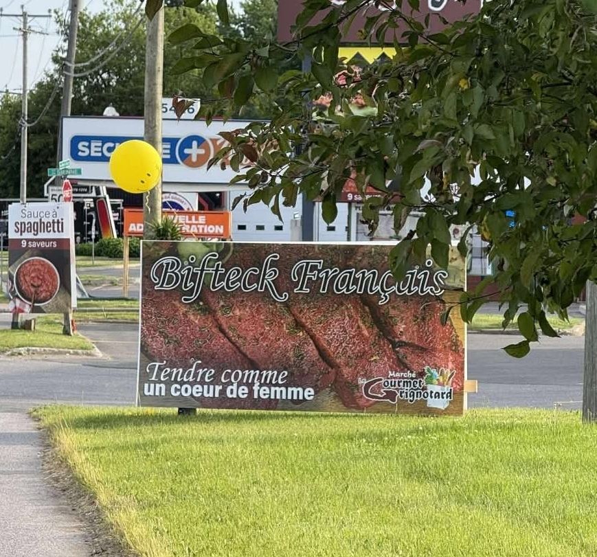 Panneau publicitaire marché gourmet grinotard :
Bifteck français "tendre comme un cœur de femme"