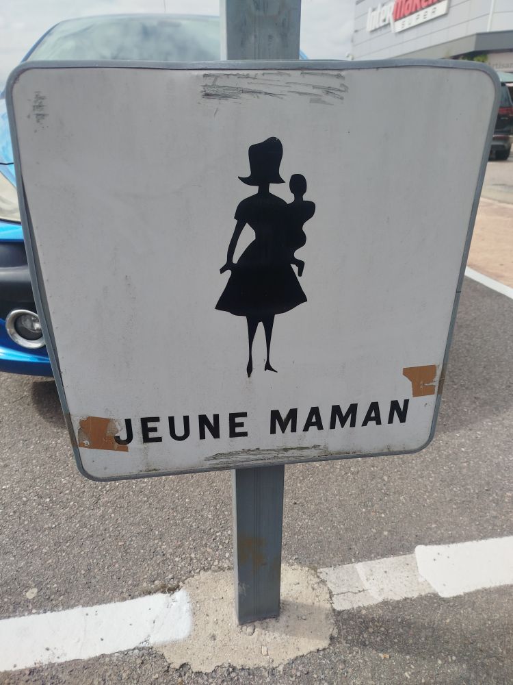 place de parking "jeune maman"