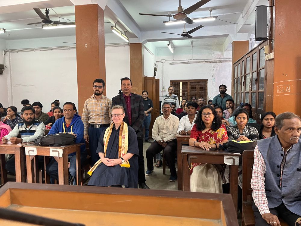 Photo with librarians and library students gathered for the lecture