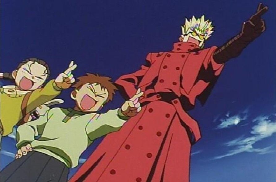 Personagem Vash do anime Trigun em segundo plano fazendo o sinal de paz e amor, com duas crianças o imitando em primeiro plano. A cena é desenhada de baixo para cima e é possível ver um céu azul ao fundo.