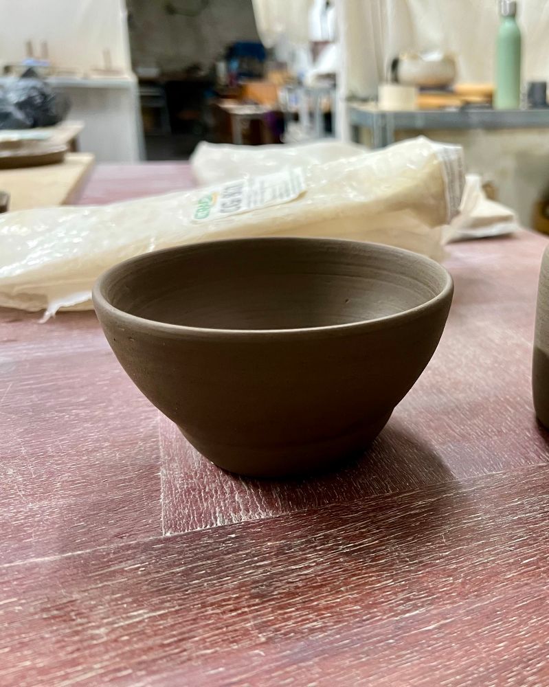 Petit bol en argile, pas cuit. 