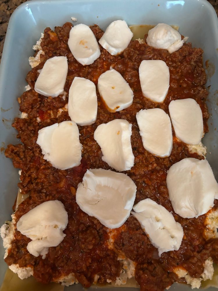 Meat sauce and mozzarella 