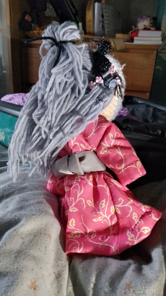 crochet ingo's backside, showing off his black bead hairpiece, long hair and knotted silver obi bow.