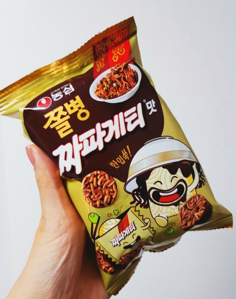 Nongshim jjolbyung chapagetti snack

ok if you're here you probably don't know what that means. Jjajangmyeon is a black bean paste Korean-Chinese noodle dish. Chapagetti is the ramen version of that. This is the snack version of the instant noodles, made in 2cm circles.