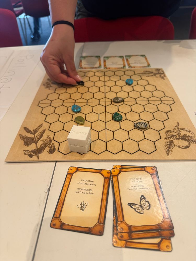 Game board with pollinators cards 