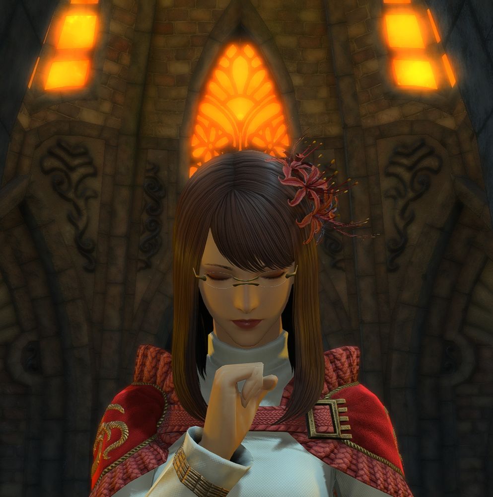 A hyur woman holds a closed hand up to her face in prayer, sanctum windows glow above her. 