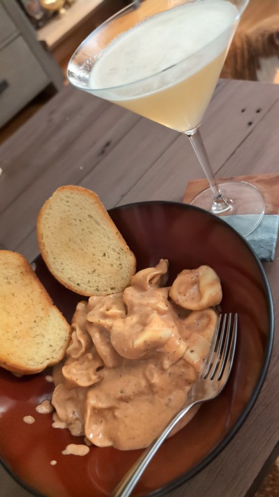 Tortellini in a creamy red sauce, garlic toast, and a lemon drop martini.
